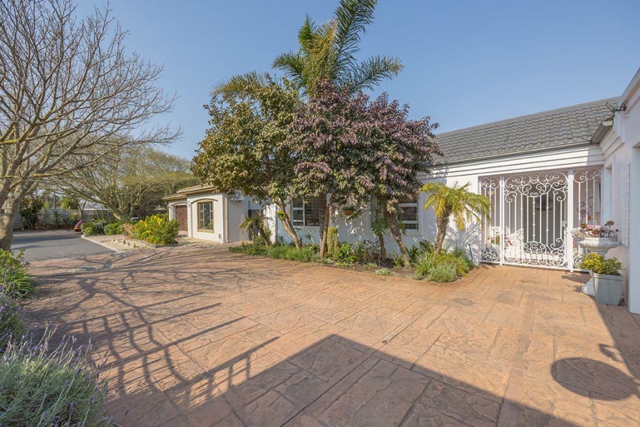 4 Bedroom Property for Sale in Flamingo Vlei Western Cape